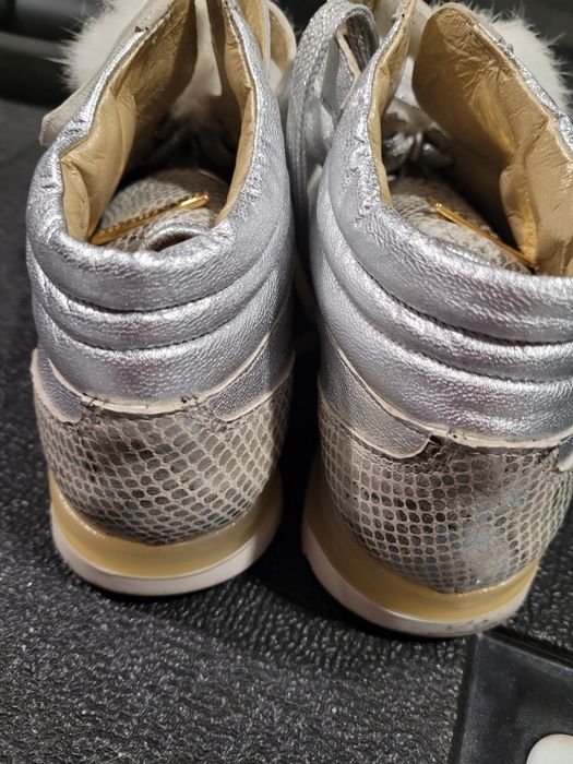 Ténis praetados da marca Bamburi