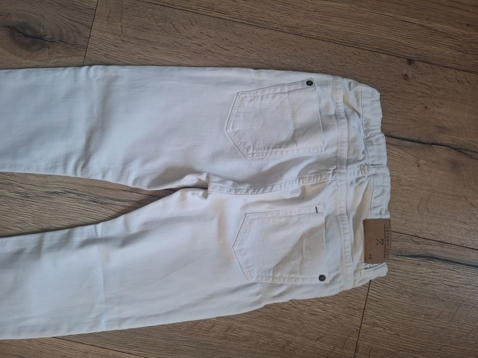 Białe jeansy, skinny chłopięce, ZARA, rozm.128
