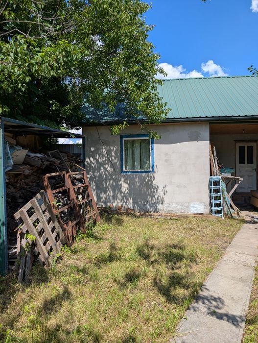 Продам  половину дома  с  баней на Сортировке.Свой двор.Заезд для авто