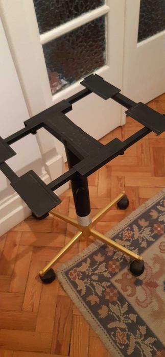 Suporte universal para televisão