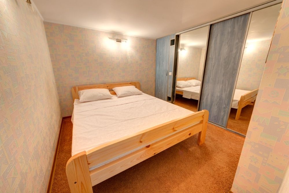 Посуточно 3ком-я в самом сердце Киева на ул. Институтская 25