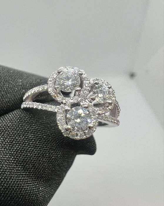 Золота каблучка з діамантами 0.65 карат. Кольцо бриллианты.