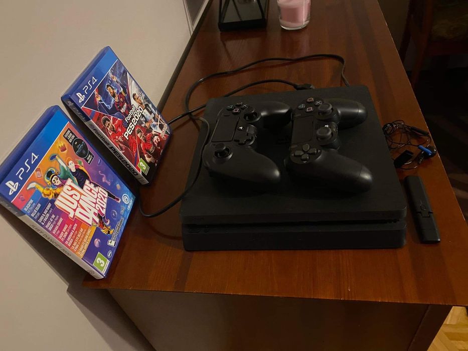 PlayStation 4 plus dodatki