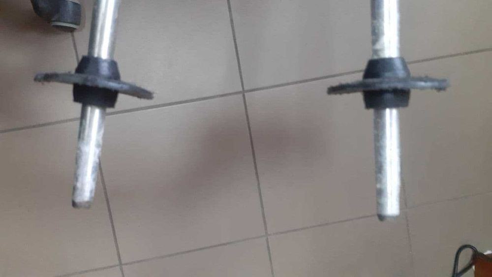 лыжные ботинки и палки