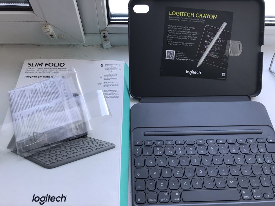 Чохол-клавіатура Logitech Slim Folio для iPad 10th Gen (10.9"). Практично новий!
