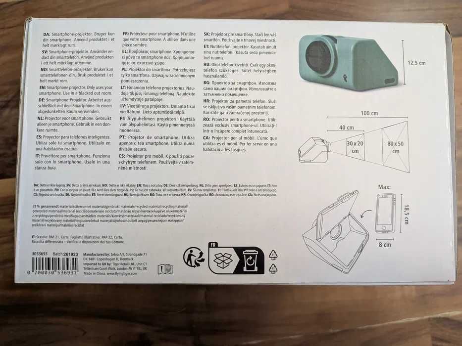Smartphone projector Flying Tiger kino z telefonu