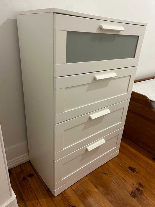 Cómoda IKEA Brimnes 4 Gavetas | Branca/Vidro Fosco