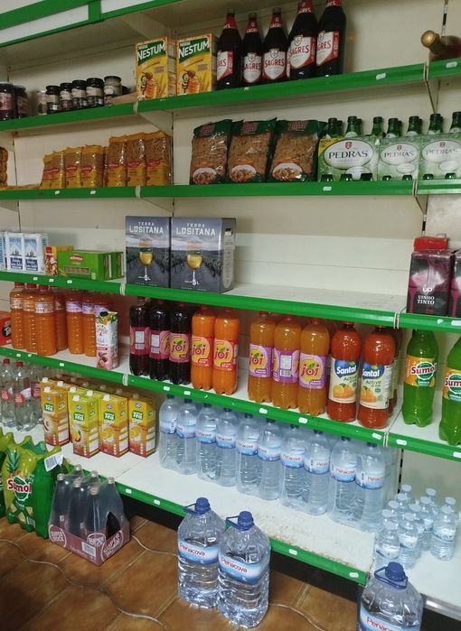 Prateleiras metálicas de comércio