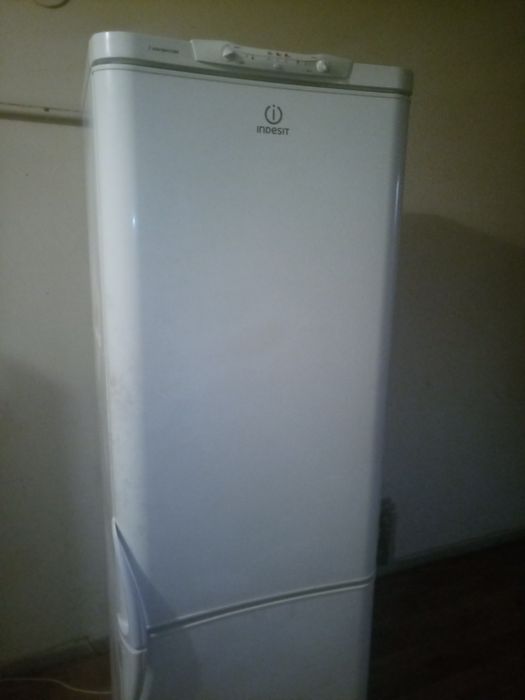 Холодильник рабочий indesit