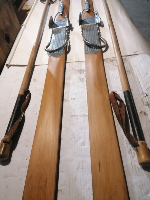 Drewniane narty zabytkowe