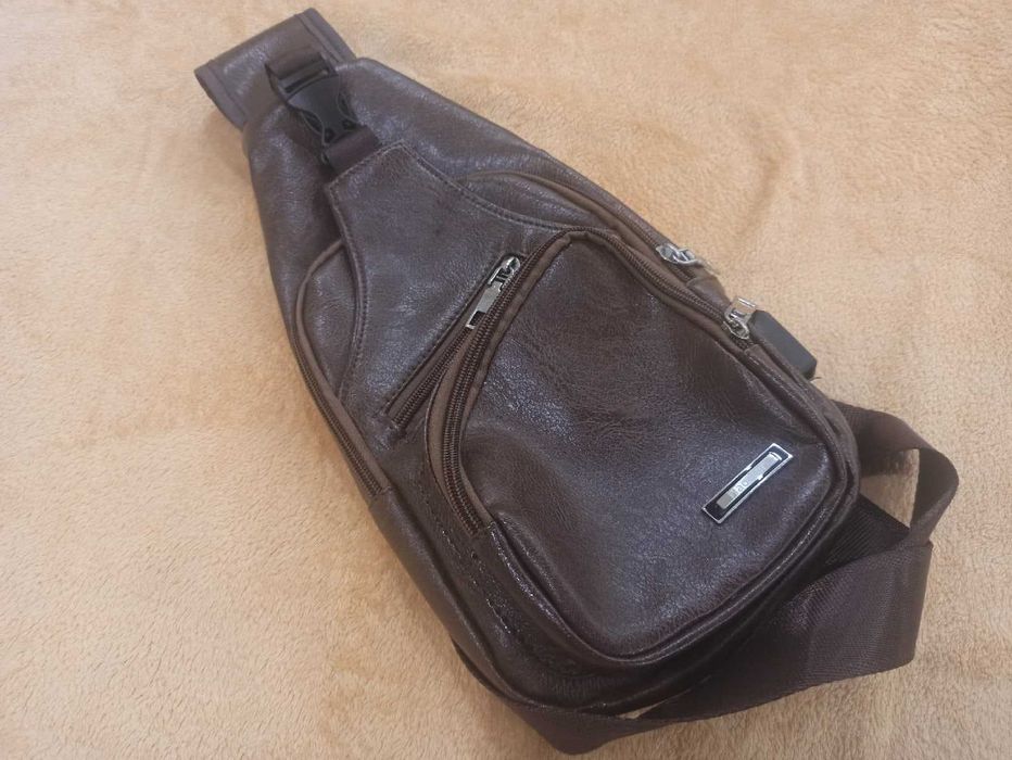 Мужская сумка коричневого цвета