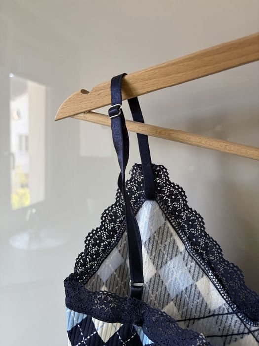 top z koronka i regulowanymi ramiaczkami h&m