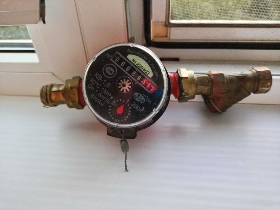 Счётчик горячей воды и предохранительные клапаны