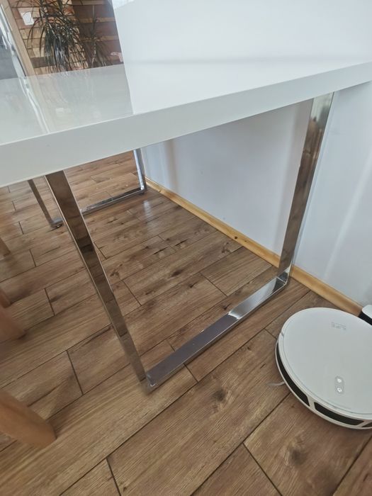 Stół plus krzesła