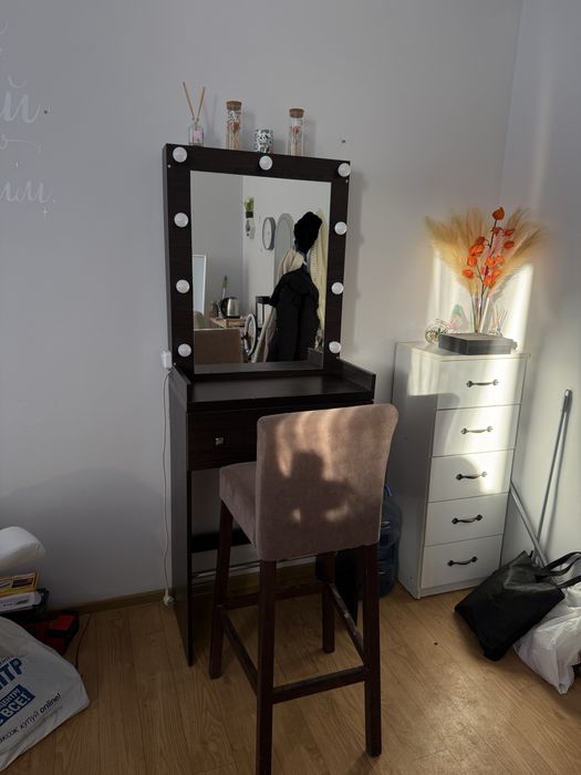 Оренда столика для бровіста/візажиста пів місяця/місяць