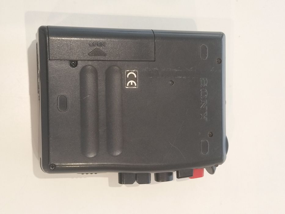 Portable Cassette Player (Walkman)64170304542083121