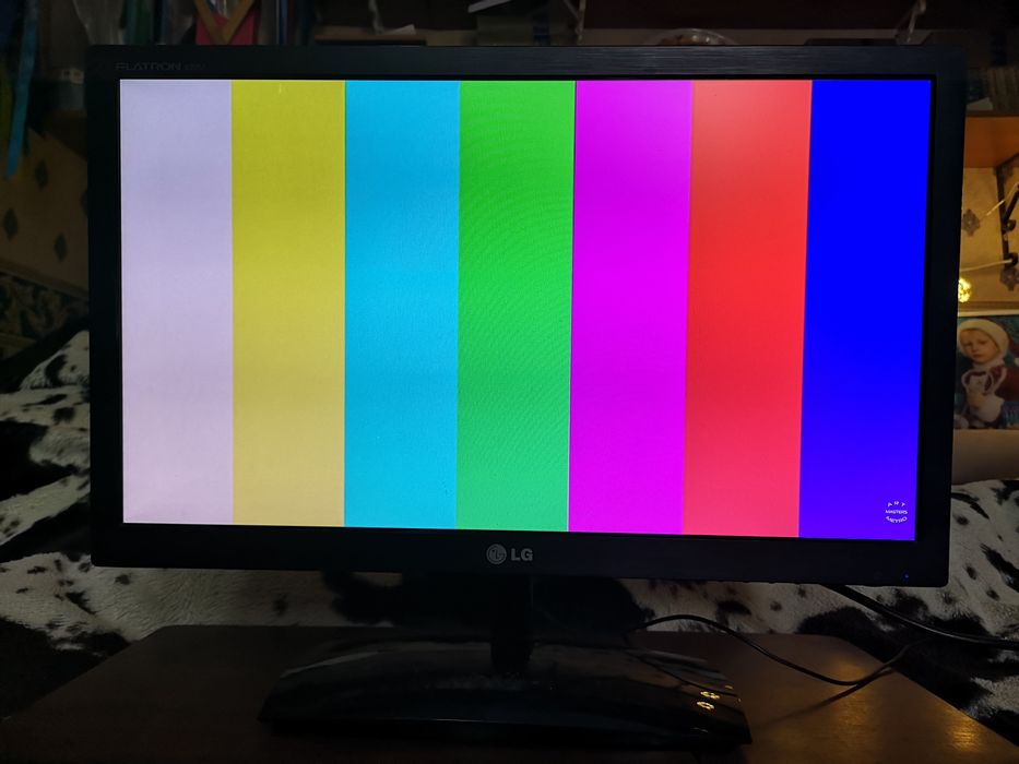 Монітор LG Flatron E2251C-BN