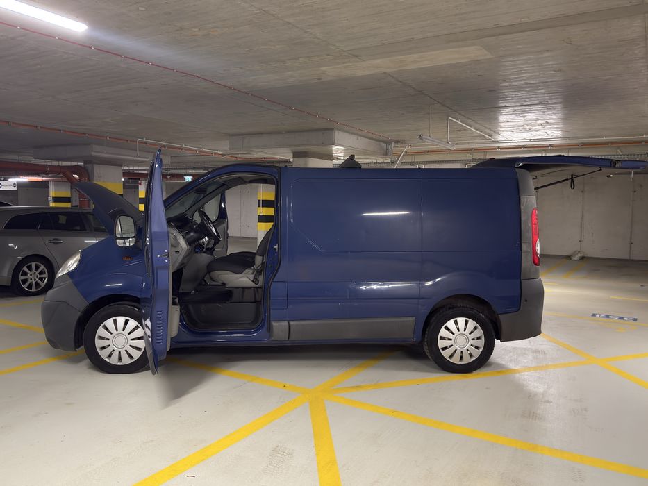 Opel. VIVARO 2.0 D // 6 передч / 2010 Р