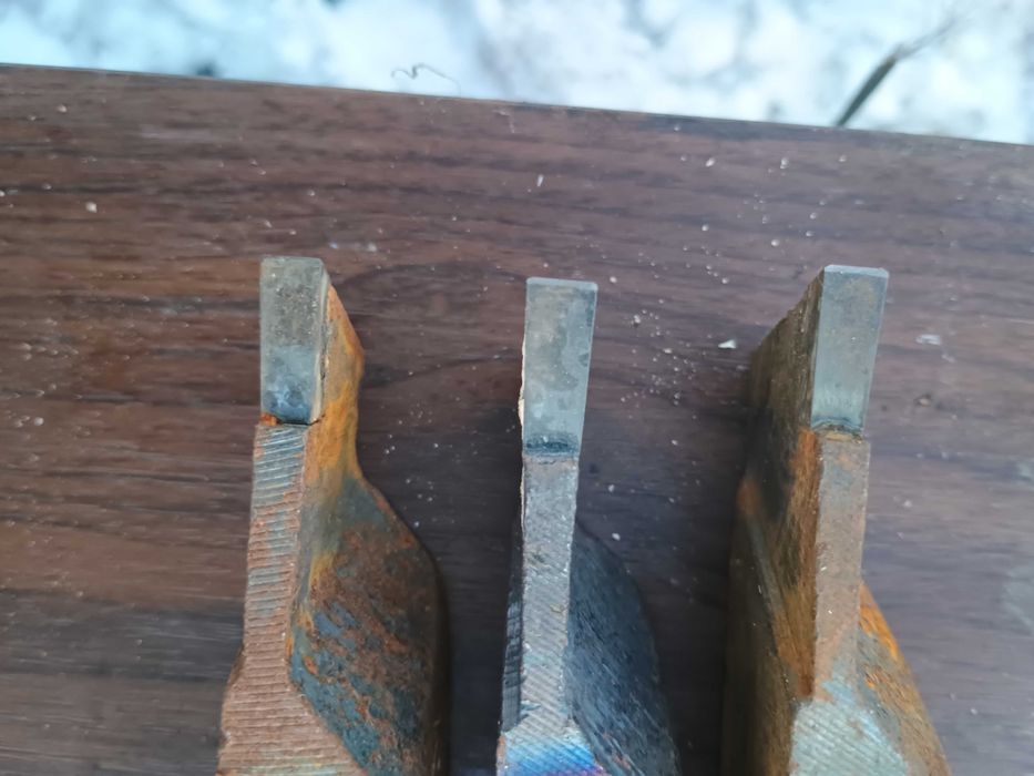 Продам резцы отрезные