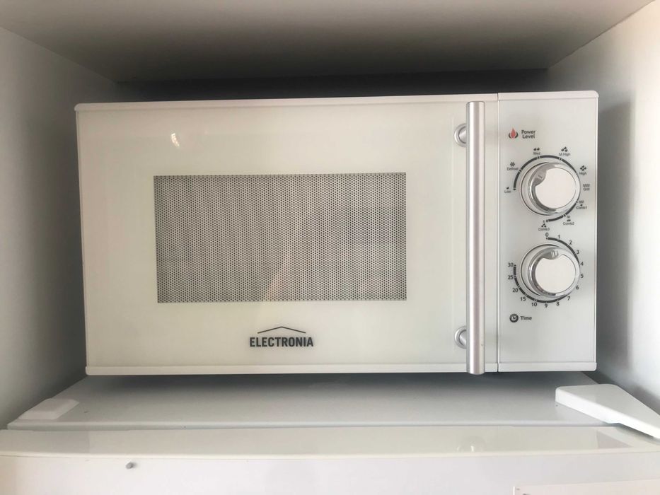Micro-ondas Grill ELECTRONIA branco