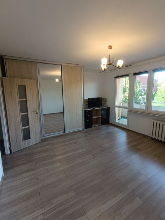 Do wynajęcia przestronna kawalerka 34m2, Elbląg ul. Wiejska – odświeżona, dostępna od zaraz!
