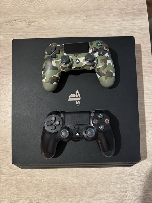 Konsola Playstation 4 pro + 2Pady +okablowanie
