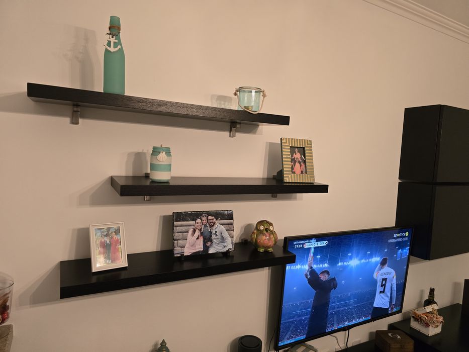 Vendo sala completa  televisão e moveis NÃO É IKEA