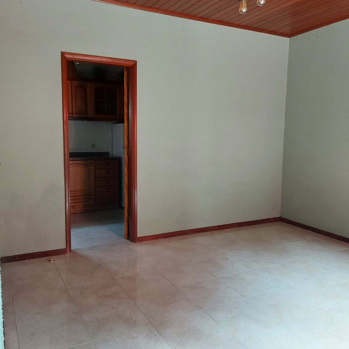 Moradia no centro histórico da Afurada, Junto ao rio Douro e Marinha da Afurada.TRATA O PRÓPRIO. Pronta a habitar.