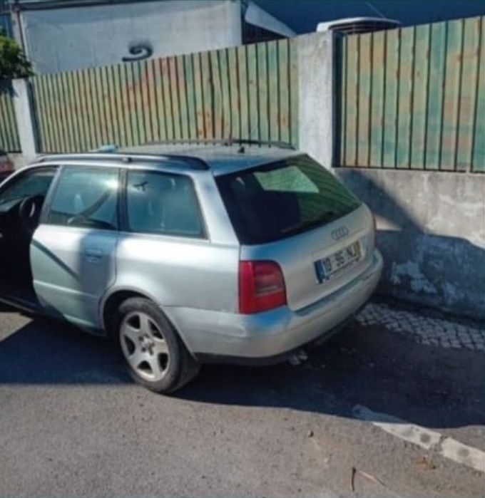 Carrinha Audi A4 "Motor a bater."