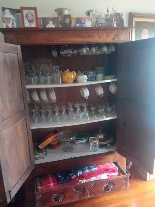 Vendo louceiro antigo