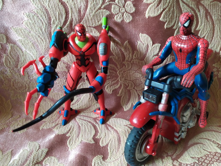 Action-figures Spiderman, Hulk, Spawn, Wolverine, Gargoyles, Cyclop