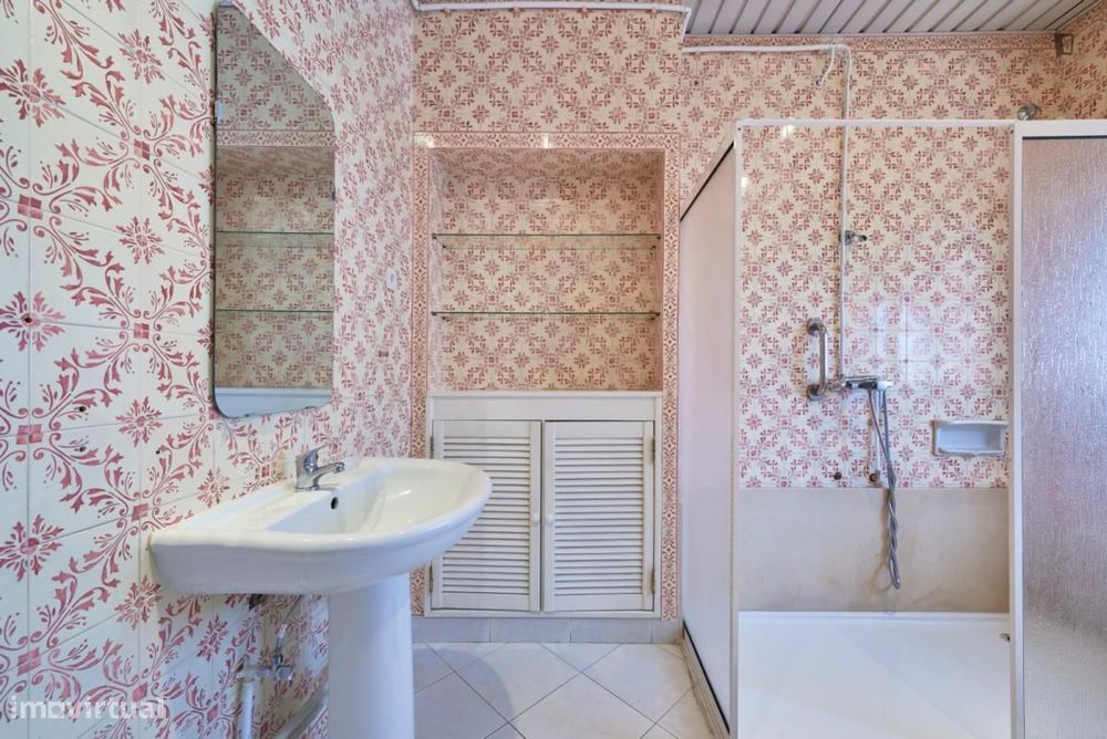 Quarto - localizado em Marquês de Pombal Lisbon