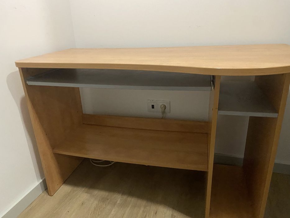 Secretaria de escritorio castanha