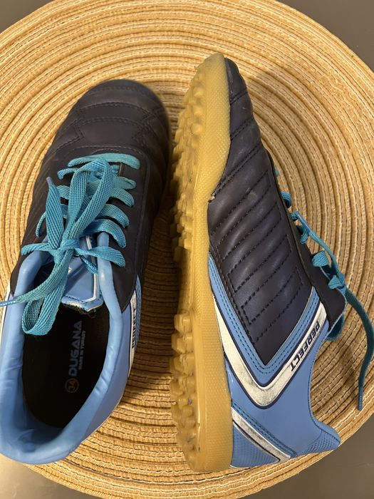 Продам футбольні сороконіжки та бутси