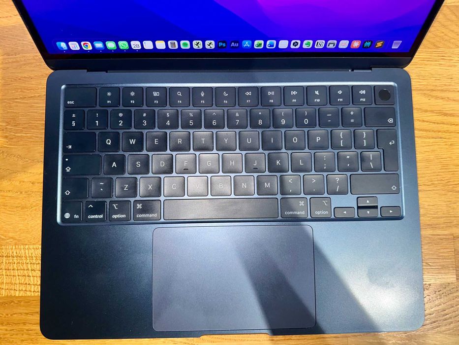 MacBook Air 13" M4 24GB/512GB czarny + etui + FV 23% - IDEALNY