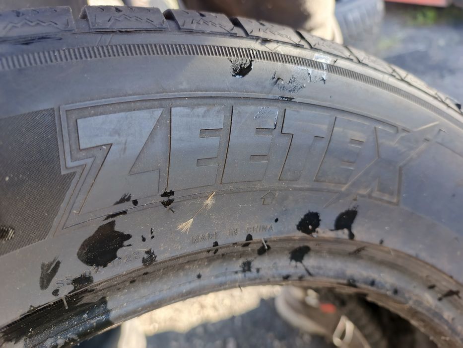 Opony zimowe jak nowe 235/60/18 Zeetex 2 sztuki 23r