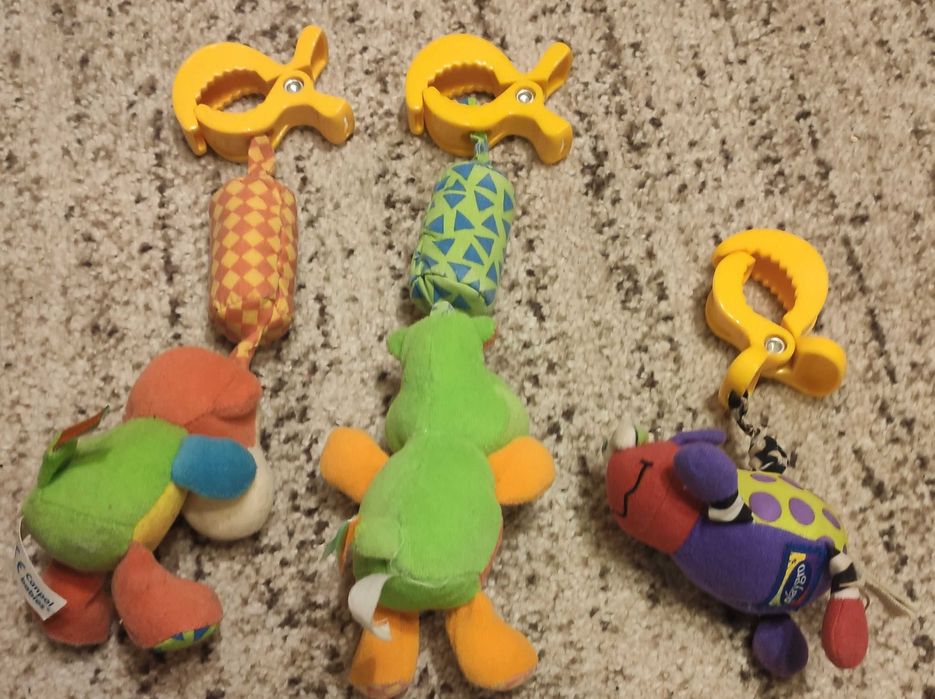 Zestaw 3 zawieszek z dzwoneczkami do wózka