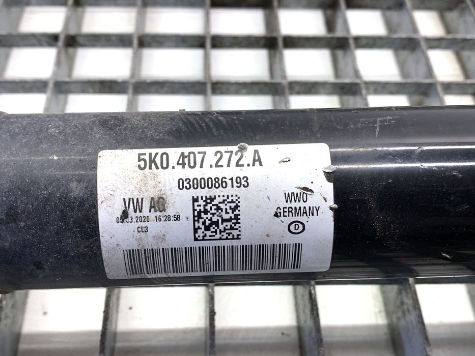 PÓŁOŚ PRAWY PRZÓD VW CADDY IV 5K0407272A 2.0 150KM PRZEGUB