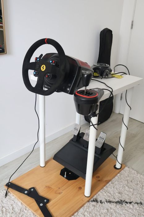 Pack Sim Racing: Thrustmaster TS-XW + Volante Ferrari + TM Open Wheel + Shifter TH8S + Pedais + Suporte Oferta