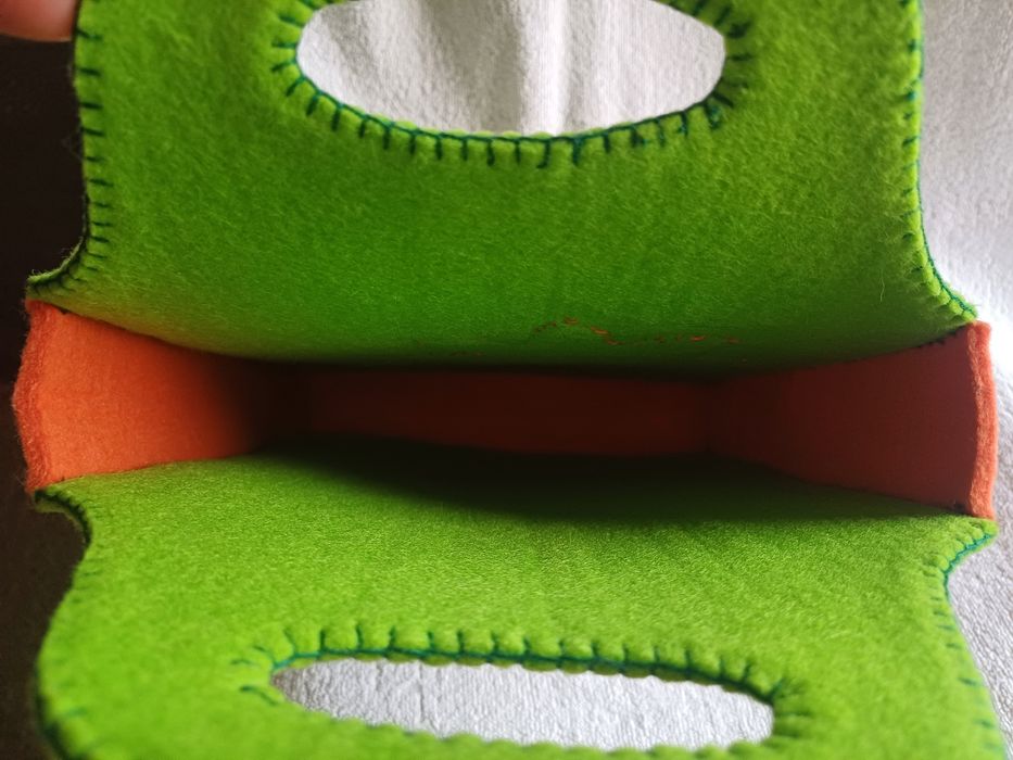 Carteira verde em felteo