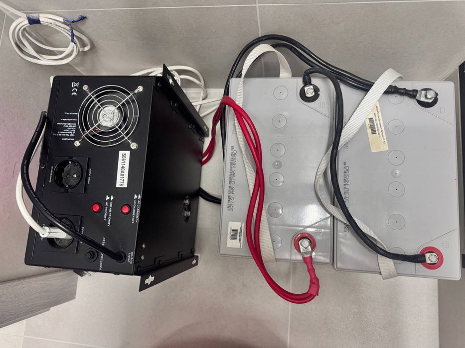 Гібридний ДБЖ/інвертор Volt Polska SINUS PRO 2500W 24/230V