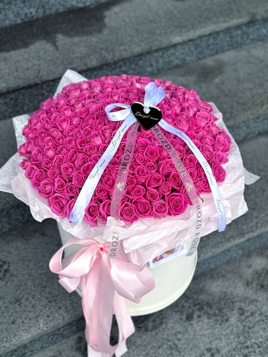 101 троянда, доставка квітів рози оптом