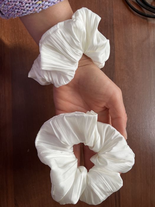 gumki do włosów h&m białe duże