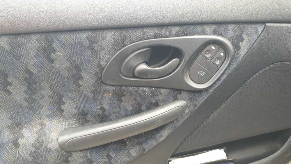 Ford Mondeo 1.6 i Gasolina 90 cv / 66 kW