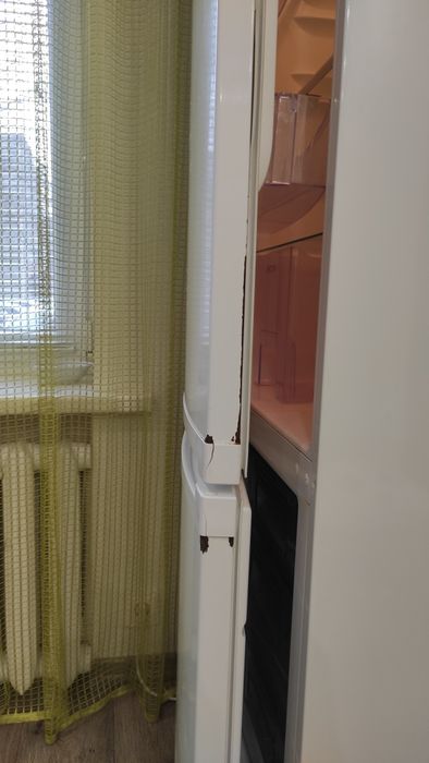 Великий холодильник ZANUSSI ZRB 638 NW