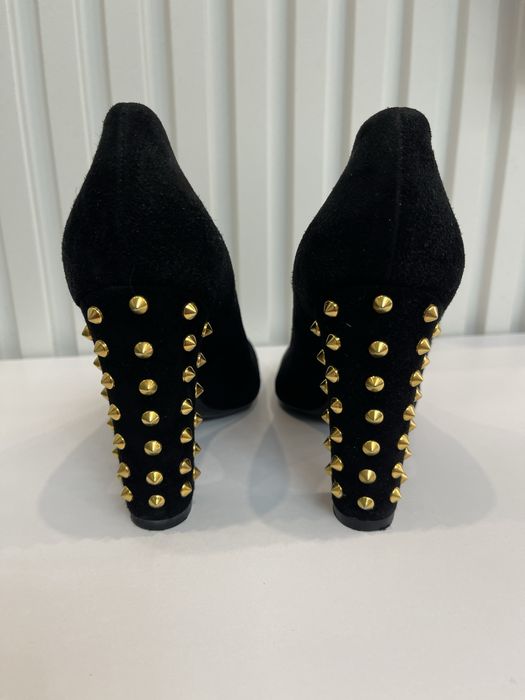 туфлі GUCCI Замшеві декоровані шипами. Оригінал 36