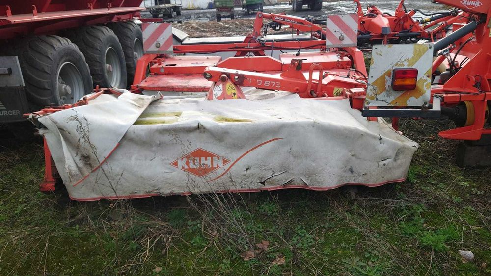 Zestaw Kosiarek tylna KUHN GMD 8730 F-FF i frontalna KUHN GMD 802 F-FF