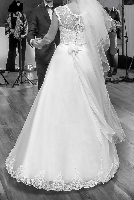 Suknia Slubna Afrodyta z kołem i welonem, rozmiar 34/36