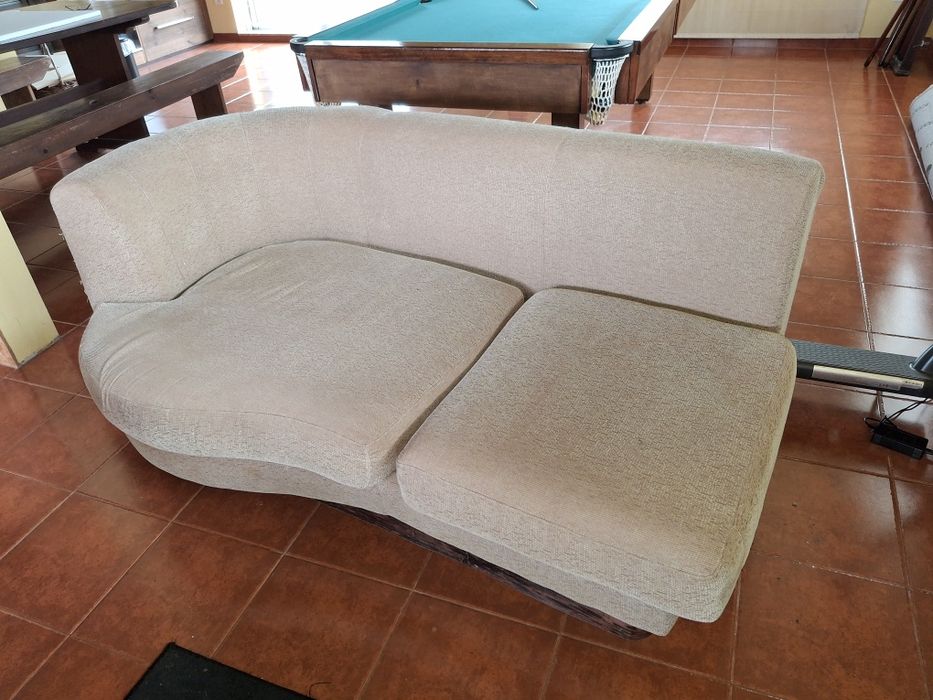 Conjunto Vendo mesa + 4 cadeiras de  madeira maciça  + sofá