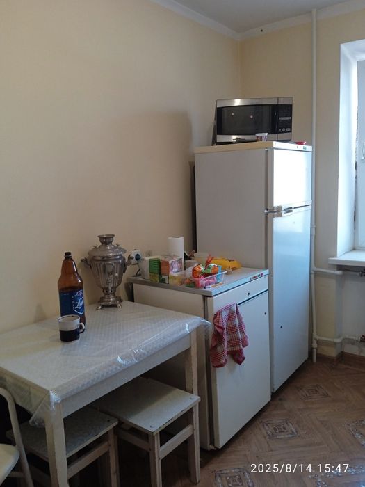 Комната с балконом в центре от хозяина  во второй комнате мужчина